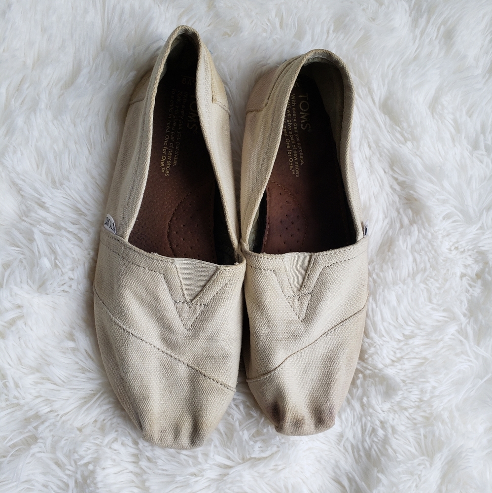 Tom's shoes